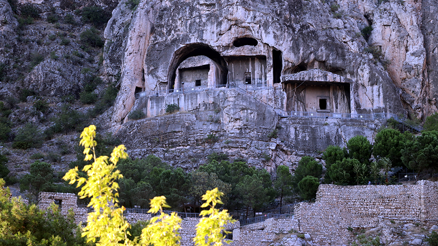 Amasya da Merkez Gezilecek Yerler – Kral Mezarları, Yeşilırmak ve Tarihle İç İçe Bir Gezi