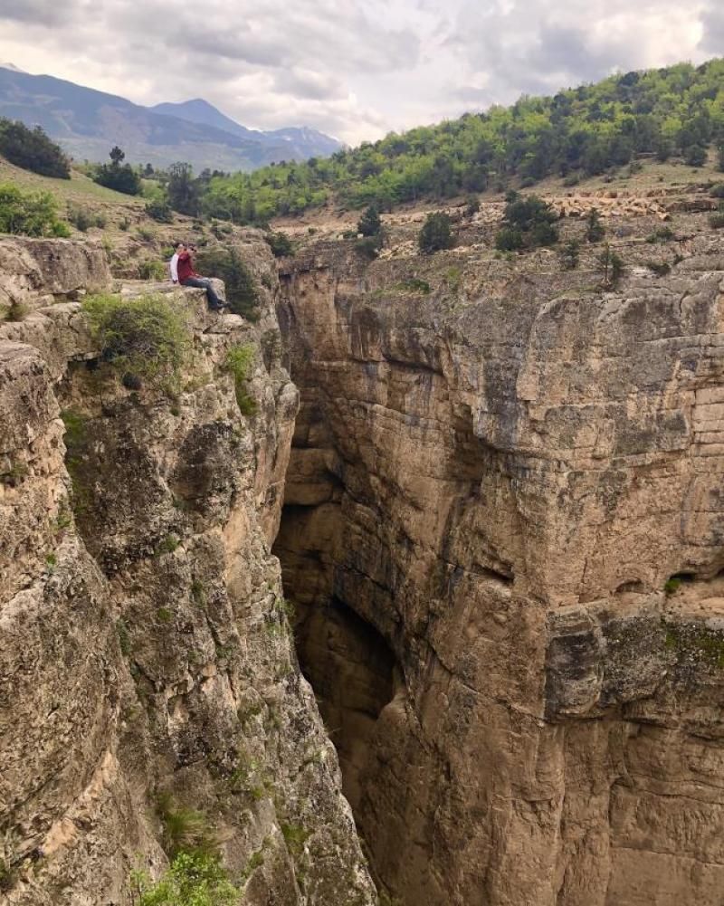Ardanuç’ta Gezilecek Yerler – Kale, Kanyon, Yayla Evleri, Bazal Kaya Mezarları ve Taş Köprüler Arasında Doğa Kaçamağı