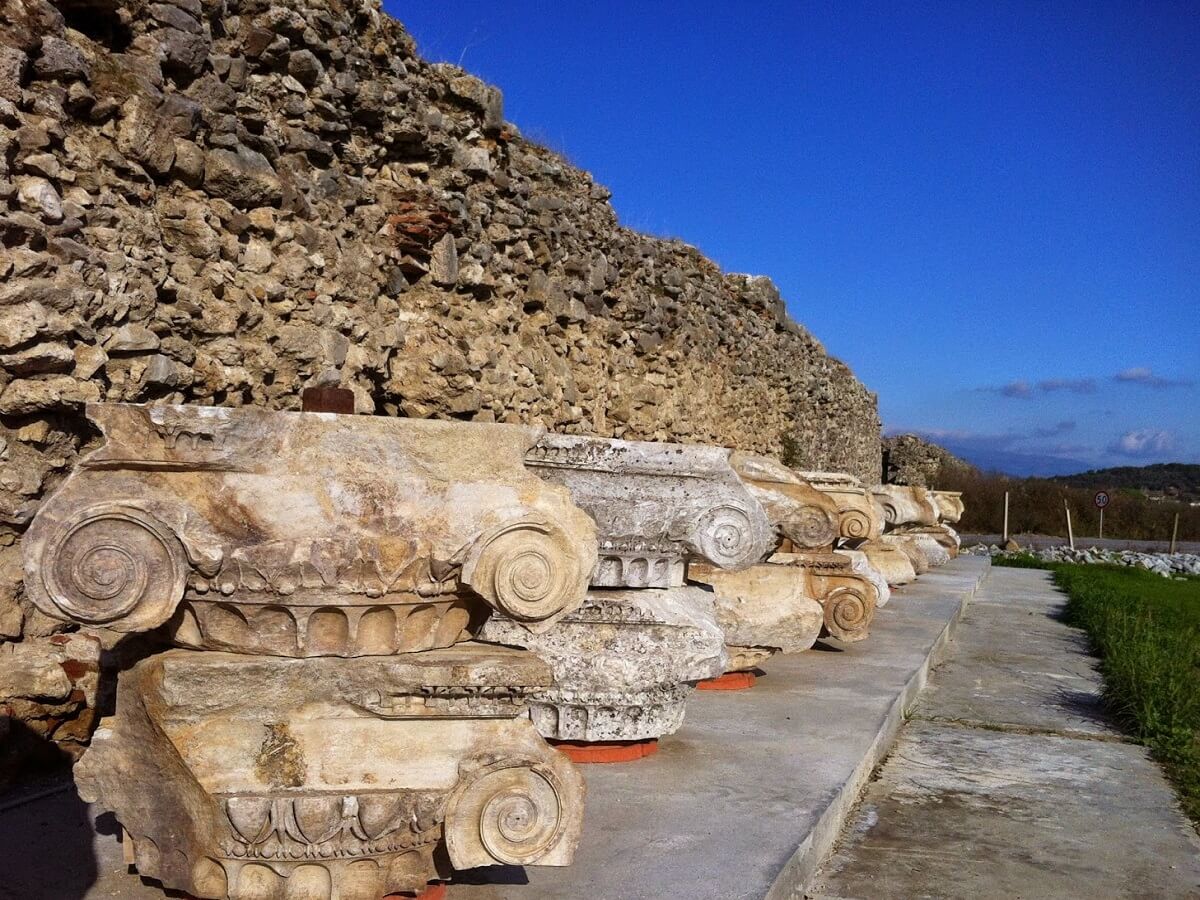 Germencik’te Gezilecek Yerler – Magnesia Antik Kenti, 800 Yıllık Anıt Ağaç, Doğa Rotası