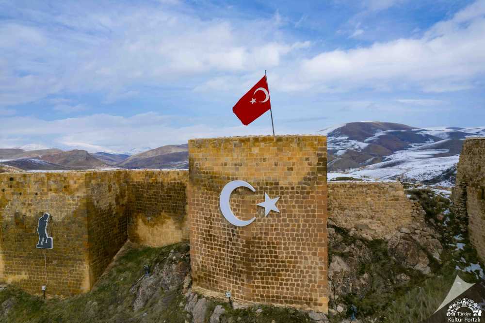 Bayburt Merkez’de Gezilecek Yerler – Kale, Nehir, Müzeler ve Tarihi Dokuyla Sessiz Bir Keşif