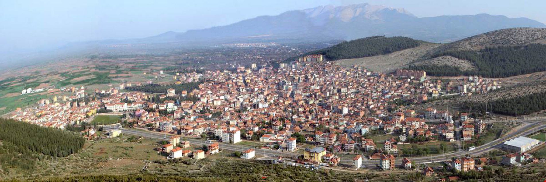 Tavas’ta Gezilecek Yerler – Ceviz Bahçelerinden Yayla Tepelerine, Dere Kenarı Yürüyüşlerinden Kültürel Pazara Kadar Doğa ve Gelenek Dolu Bir Rota