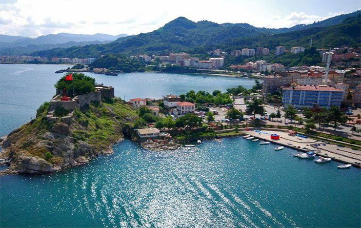 Tirebolu’de Gezilecek Yerler – Kale, Sahil, Yayla Rotaları, Taş Köprüler ve Organik Yaşam