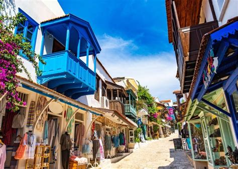 Kaş da Gezilecek Yerler – En Güzel Plajlar, Antik Kentler ve Doğal Güzellikler