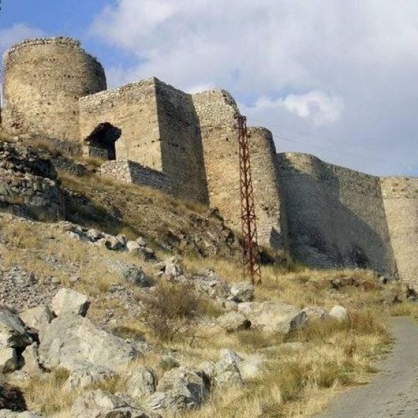 Kalecik’te Gezilecek Yerler – Üzüm Bağları, Kaleler ve Tarih Kokan Bir Anadolu Rotası