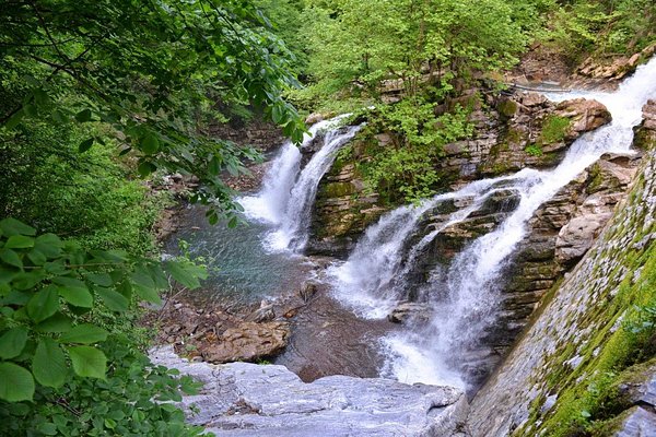 Gümüşova’da Gezilecek Yerler – Şelaleler, Yaylalar ve Köy Atmosferiyle Sakin Bir Keşif