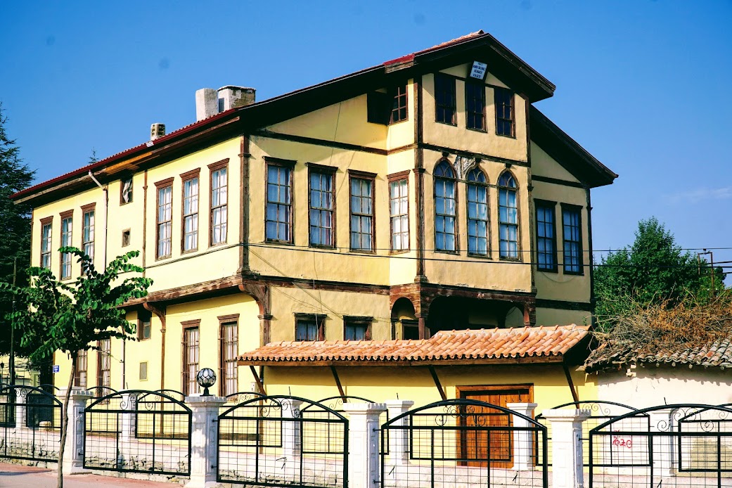 Merzifon da Gezilecek Yerler – Saat Kulesi, Külliyeler ve Tarihi Osmanlı Sokakları