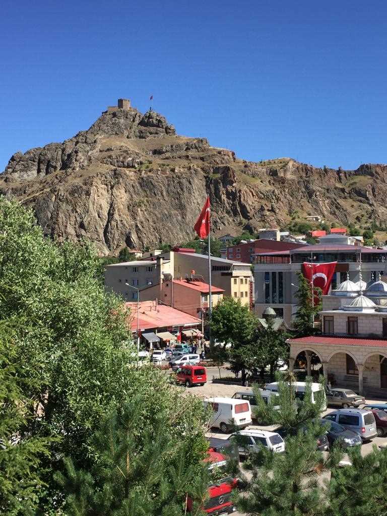 Şebinkarahisar’da Gezilecek Yerler – Kaya Kale, Fatih Camii, Taş Köprüler, Doğa Patikaları ve Vadiler