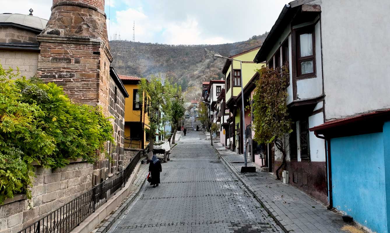 Sinanpaşa’da Gezilecek Yerler – Doğal ve Tarihi Rotalar