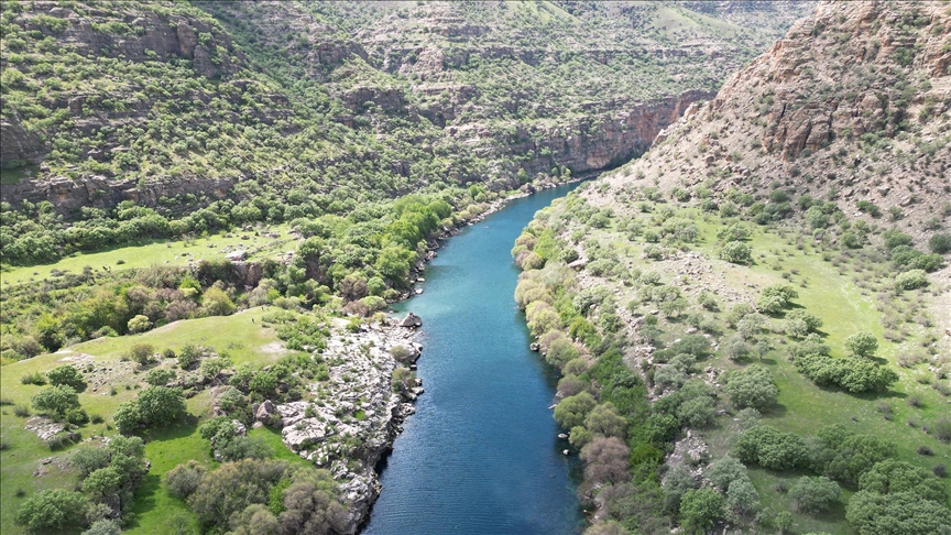 İdil’de Gezilecek Yerler – Dicle Kıyısı, Taş Camiler, Yayla Rotası, Şelaleler ve Tarihi Taş Sokak Zenginliği