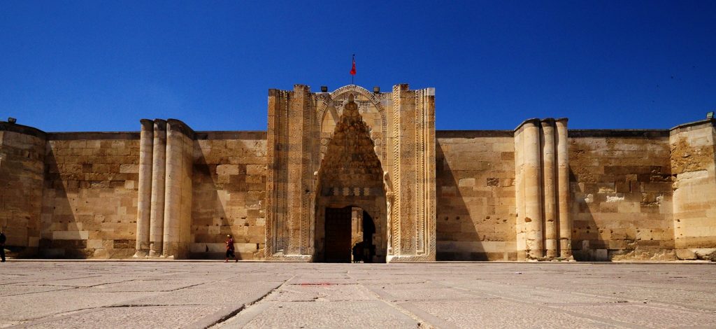 Sultanhanı’nda Gezilecek Yerler – Selçuklu Kervansarayı ve Kültürel Miras Rotası