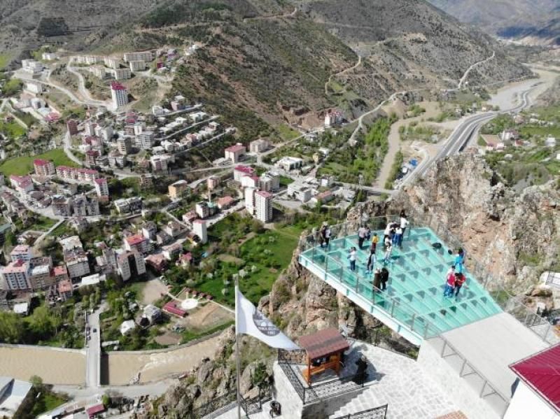 Torul’da Gezilecek Yerler – Kale, Baraj, Taş Köprü, Perili Kaya, Kanyon Yolları ve Yayla Rotaları