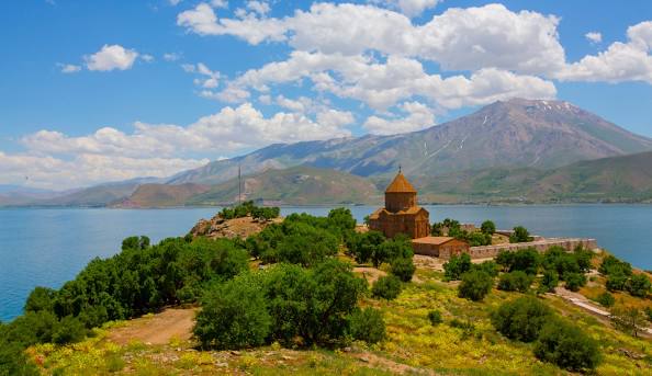 Gevaş’ta Gezilecek Yerler – Van Gölü’nün İncisi, Tarihi ve Doğal Güzellikleriyle Gevaş